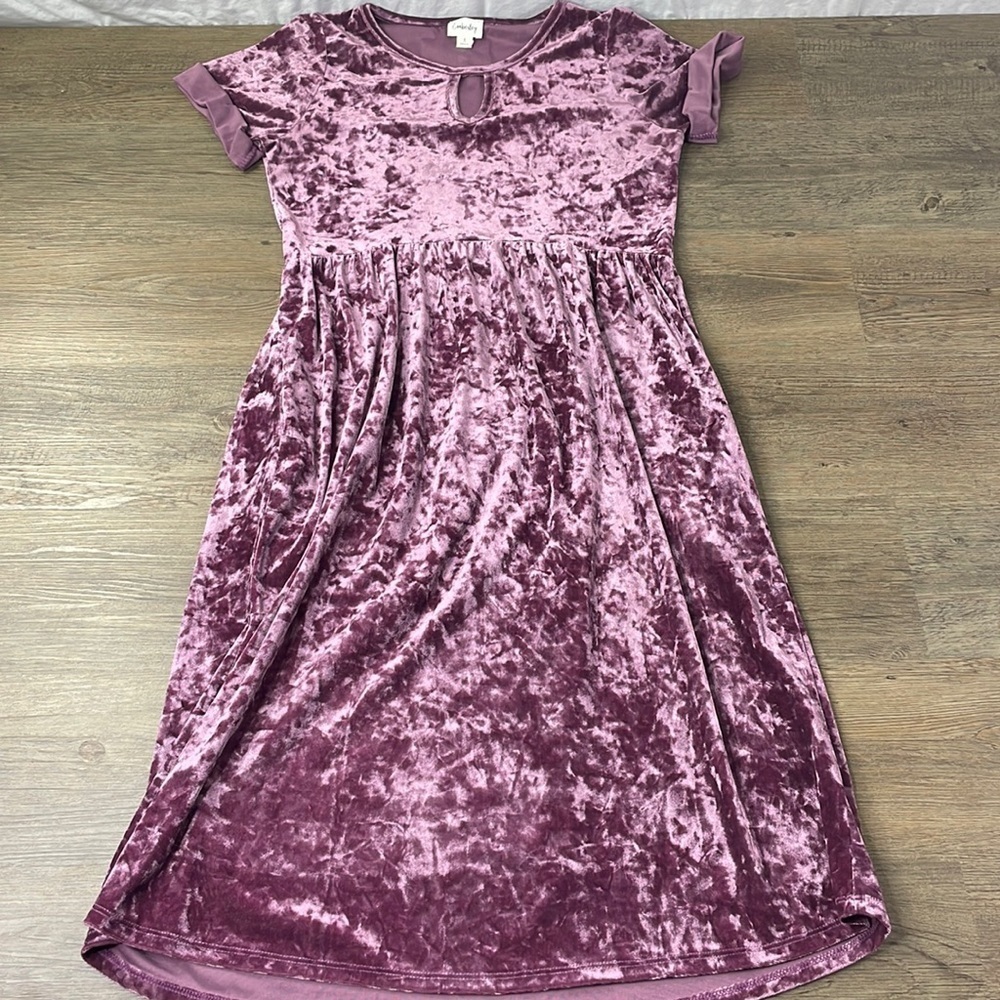 Emberley Women’s Lilac Purple Short Sleeve Crushed Velvet Dress with Pockets, S